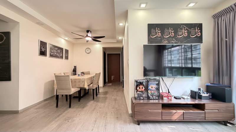 512A Yishun Street 51, 512A Yishun Street 51, 3 Bedrooms, 1,001 sqft, HDB Flat For Sale, by Nur Fudge, 500197617 - Living Room - PropertyGuru.com.sg