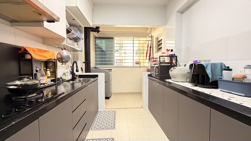 512A Yishun Street 51, 512A Yishun Street 51, 3 Bedrooms, 1,001 sqft, HDB Flat For Sale, by Nur Fudge, 500197617 - Kitchen - PropertyGuru.com.sg