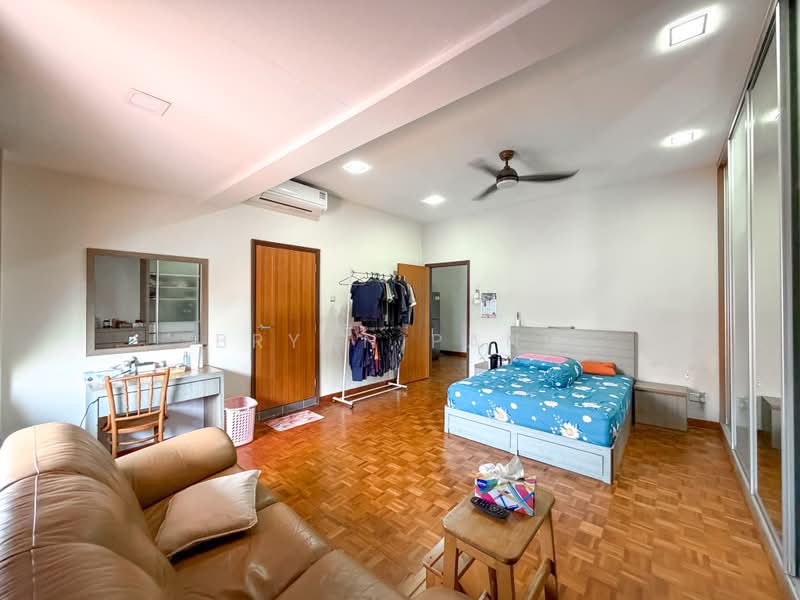 Charming Freehold Inter-Terrace For Sale @ Tai Hwan, , 5 Bedrooms, 2,800 sqft, Terraced House For Sale, by Bryan Pang, 500197630 - Bedroom - PropertyGuru.com.sg