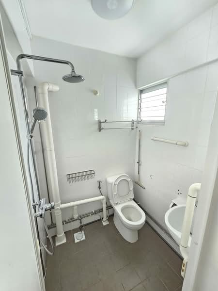 705 Bedok North Road, 705 Bedok North Road, Room Rental, 150 sqft, HDB Flat For Rent, by Tanto Soh, 500197635 - Bathroom - PropertyGuru.com.sg