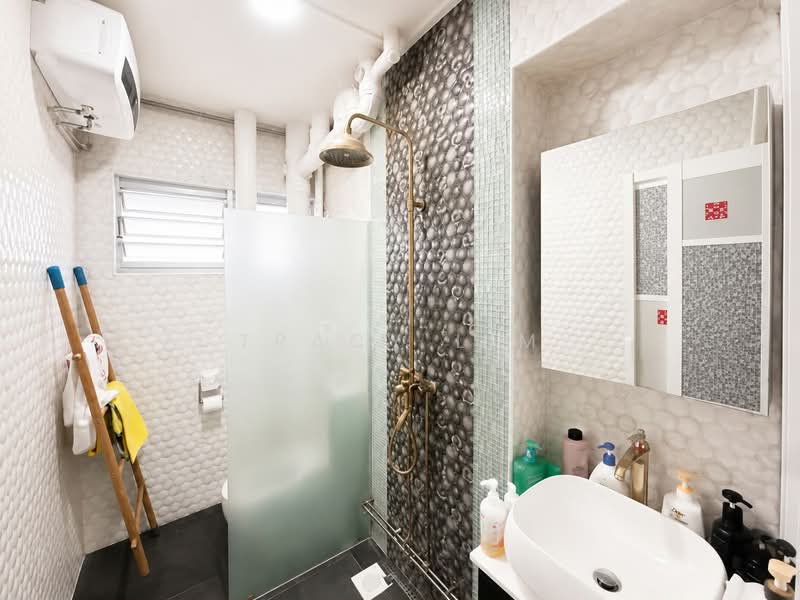 325 Tah Ching Road, 325 Tah Ching Road, 3 Bedrooms, 1,098 sqft, HDB Flat For Sale, by Tracy Lim, 500197649 - Bathroom - PropertyGuru.com.sg