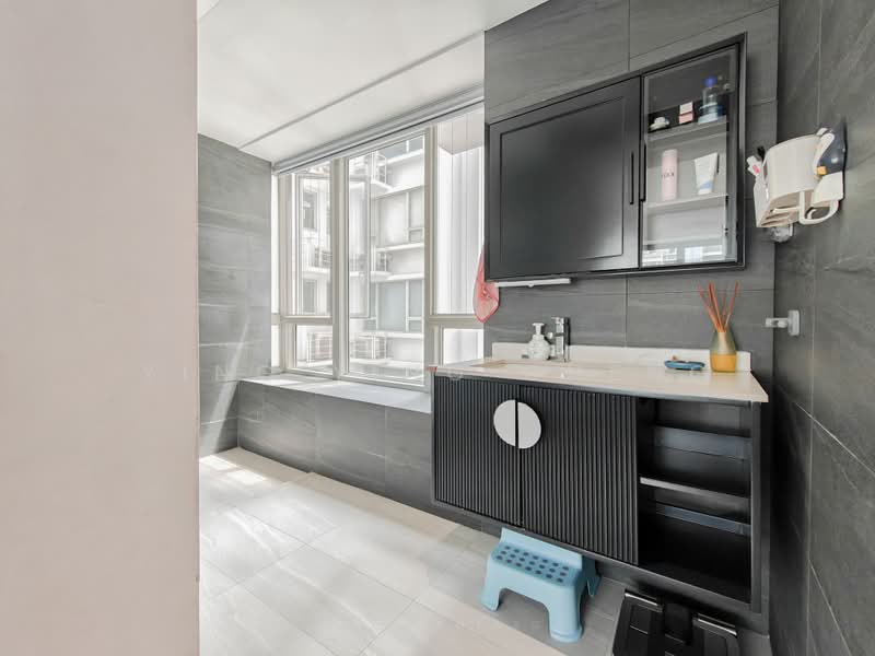 The Centris, 81 Jurong West Central 3, 3 Bedrooms, 1,238 sqft, Condominium For Sale, by Ying Ying Cheng, 500197652 - Master Bathroom - PropertyGuru.com.sg