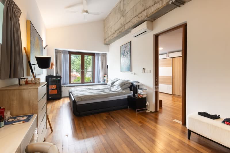 🌳 Tranquil Hillcrest Semi-Detached Move-in Ready, , 6 Bedrooms, 4,500 sqft, Semi-Detached House For Sale, by Sarah X. (郑雪梅), 500197665 - Master Bedroom - PropertyGuru.com.sg