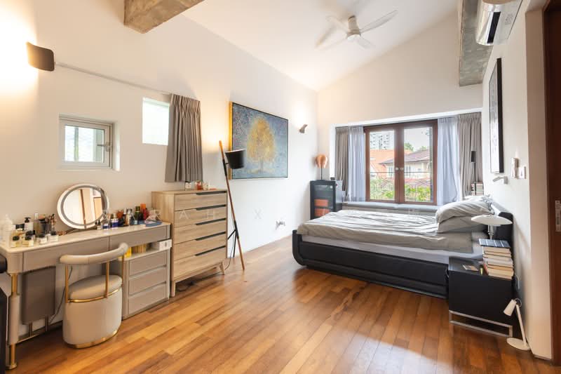 🌳 Tranquil Hillcrest Semi-Detached Move-in Ready, , 6 Bedrooms, 4,500 sqft, Semi-Detached House For Sale, by Sarah X. (郑雪梅), 500197665 - Bedroom - PropertyGuru.com.sg