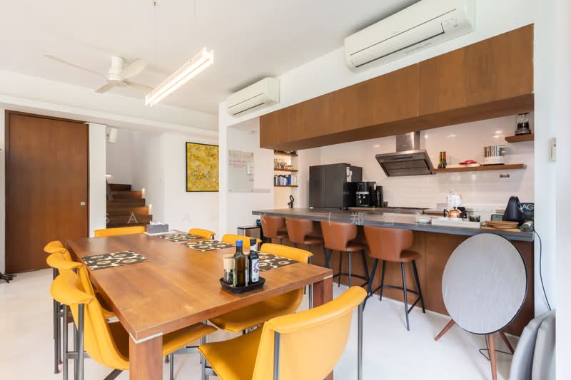🌳 Tranquil Hillcrest Semi-Detached Move-in Ready, , 6 Bedrooms, 4,500 sqft, Semi-Detached House For Sale, by Sarah X. (郑雪梅), 500197665 - Dining Room - PropertyGuru.com.sg