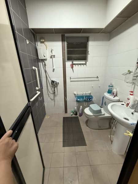 546A Segar Road, 546A Segar Road, Room Rental, 90 sqft, HDB Flat For Rent, by Marwana Binte Suleiman, 500197668 - Bathroom - PropertyGuru.com.sg