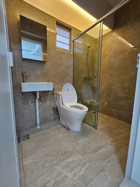 22 Teban Gardens Road, 22 Teban Gardens Road, 2 Bedrooms, 1,119 sqft, HDB Flat For Rent, by Rose Latha, 500197677 - Bathroom - PropertyGuru.com.sg