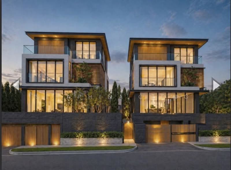 ⭐️LUXURIOUS BUNGALOW FOR SALE❤️1KM HENRY PARK☎️9.8.2.8.0.0.6.4, Holland Grove Dr/Holland Grove Lane/Grove lane/Moonbeam Terrace, 5 Bedrooms, 10,000 sqft, Detached House For Sale, by Seraphina Chong, 500197685 - Exterior Night - PropertyGuru.com.sg