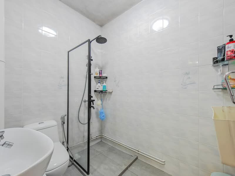 254 Bangkit Road, 254 Bangkit Road, 4 Bedrooms, 1,572 sqft, HDB Flat For Sale, by Rene Goh, 500197693 - Bathroom - PropertyGuru.com.sg