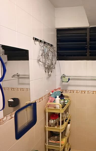 607 Ang Mo Kio Avenue 4, 607 Ang Mo Kio Avenue 4, 3 Bedrooms, 1,001 sqft, HDB Flat For Sale, by Donna Wang, 500197696 - Bathroom - PropertyGuru.com.sg