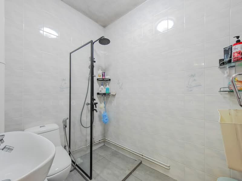 254 Bangkit Road, 254 Bangkit Road, 4 Bedrooms, 1,572 sqft, HDB Flat For Sale, by Ying Ying Cheng, 500197697 - Bathroom - PropertyGuru.com.sg