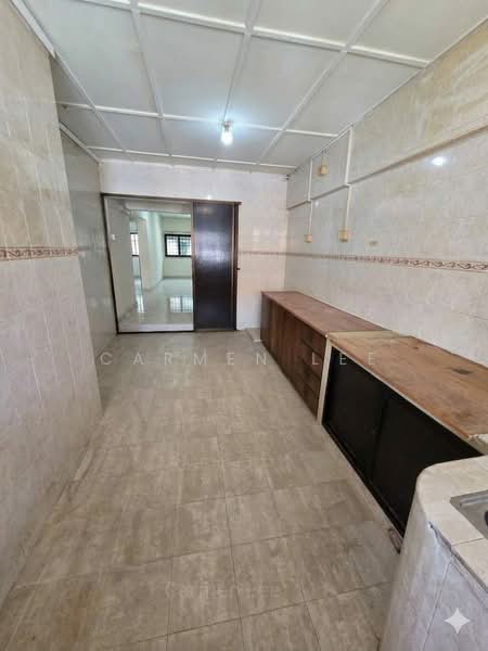 349 Jurong East Avenue 1, 349 Jurong East Avenue 1, 2 Bedrooms, 936 sqft, HDB Flat For Sale, by Carmen Lee, 500197720 - Kitchen - PropertyGuru.com.sg