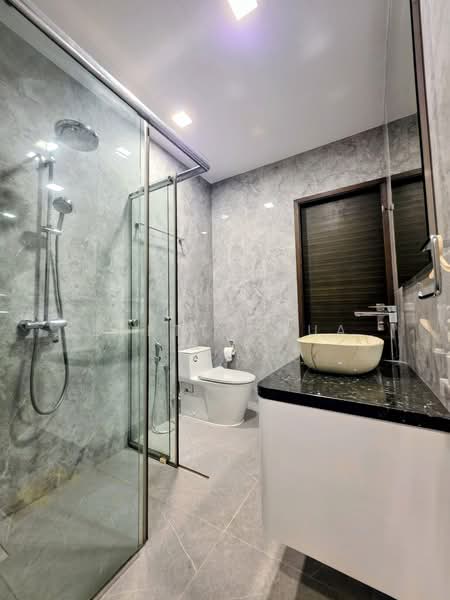 East View Garden, Jalan Segam, 5 Bedrooms, 4,350 sqft, Terraced House For Sale, by Brett Chua, 500197730 - Bathroom - PropertyGuru.com.sg