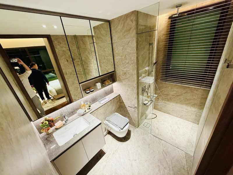 Dunearn House, 768 Dunearn Road, 2 Bedrooms, 667 sqft, Condominium For Sale, by Murphy Lee, 500197733 - Bathroom - PropertyGuru.com.sg