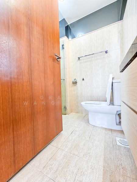 Tanglin View, 156 Prince Charles Crescent, 2 Bedrooms, 872 sqft, Condominium For Sale, by Graycin Wang Wei Ru, 500197833 - Bathroom - PropertyGuru.com.sg