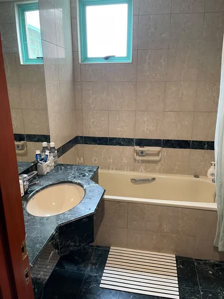 Hazel Park Condo, 15 Hazel Park Condo, 3 Bedrooms, 1,324 sqft, Condominium For Rent, by Mohan Murlidhar Harjani, 500197835 - Bathroom - PropertyGuru.com.sg