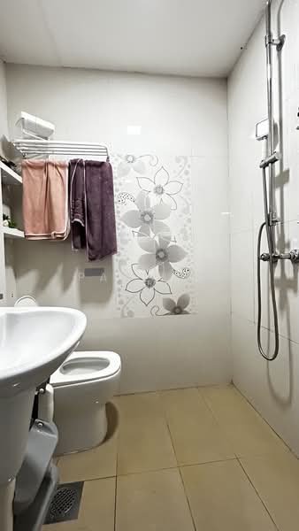 Rare modern 3.5 Storey terrace at Serangoon, Parry / Poh Huat / Simon place, 4 Bedrooms, 2,500 sqft, Terraced House For Sale, by Pauline Gay, 500197838 - Bathroom - PropertyGuru.com.sg