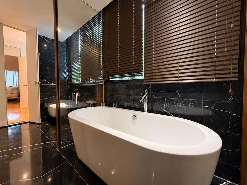 Serangoon Garden Estate, Burghley Drive, Hougang / Punggol / Sengkang, 6 Bedrooms, 4,500 sqft, Semi-Detached House For Rent, by Marianne Terng, 500197847 - Master Bathroom - PropertyGuru.com.sg