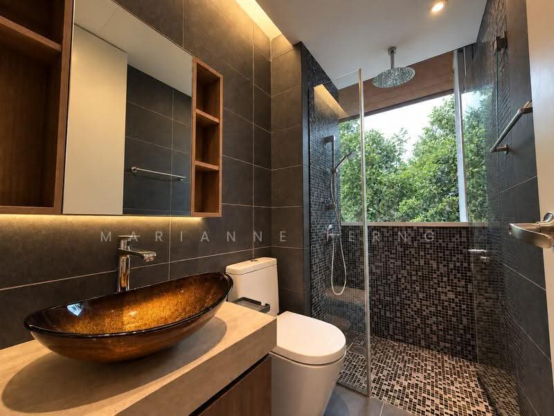 Serangoon Garden Estate, Burghley Drive, Hougang / Punggol / Sengkang, 6 Bedrooms, 4,500 sqft, Semi-Detached House For Rent, by Marianne Terng, 500197847 - Bathroom - PropertyGuru.com.sg