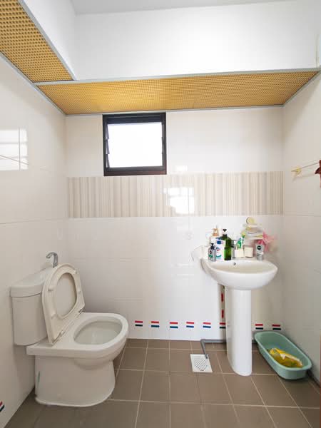 263 Toa Payoh Apex, 263 Toa Payoh East, 2 Bedrooms, 721 sqft, HDB Flat For Rent, by Vivian Song, 500197853 - Bathroom - PropertyGuru.com.sg