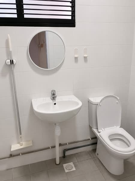 650 Yishun Avenue 4, 650 Yishun Avenue 4, Room Rental, 200 sqft, HDB Flat For Rent, by Johnson Ng, 500197870 - Bathroom - PropertyGuru.com.sg