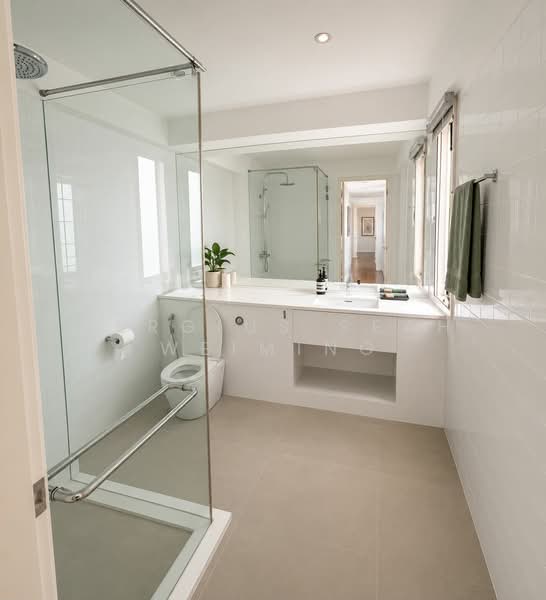 116 cairnhill road (Conservation House), , 6 Bedrooms, 4,059 sqft, Conservation House For Rent, by Sergius Seah Weiming, 500197887 - Bathroom - PropertyGuru.com.sg