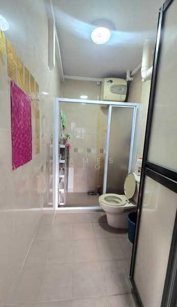 527 Jelapang Road, 527 Jelapang Road, 4 Bedrooms, 1,539 sqft, HDB Flat For Sale, by James Yeo, 500197892 - Bathroom - PropertyGuru.com.sg