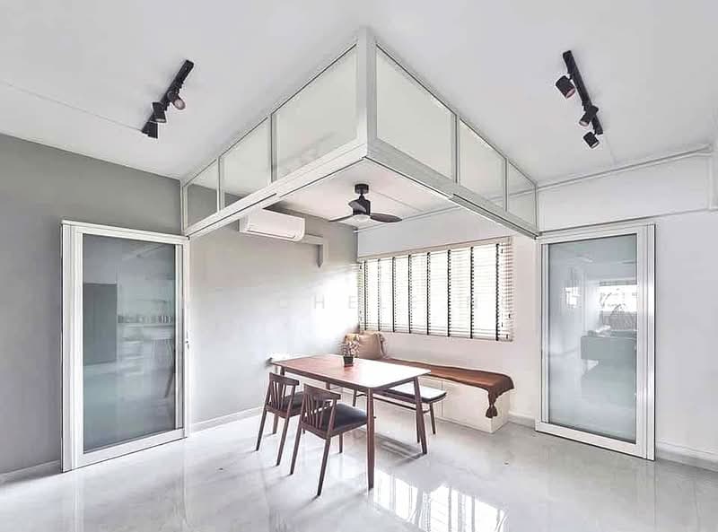317 Jurong East Street 31, 317 Jurong East Street 31, 3 Bedrooms, 1,420 sqft, HDB Flat For Sale, by Mitchele Ng, 500197911 - Dining Room - PropertyGuru.com.sg