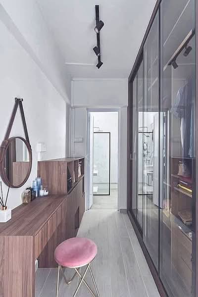 317 Jurong East Street 31, 317 Jurong East Street 31, 3 Bedrooms, 1,420 sqft, HDB Flat For Sale, by Mitchele Ng, 500197911 - Walk-in wardrobe - PropertyGuru.com.sg