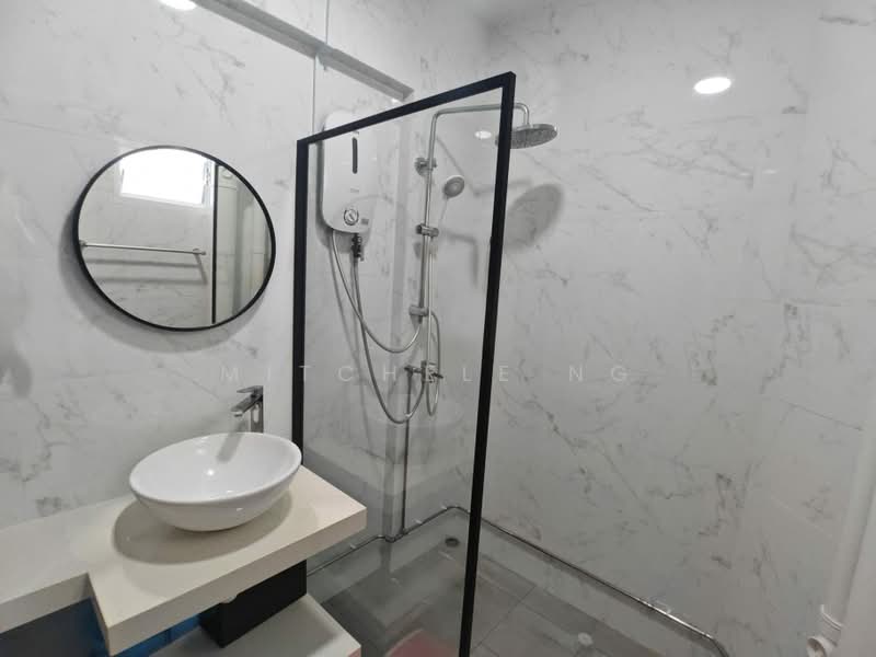 317 Jurong East Street 31, 317 Jurong East Street 31, 3 Bedrooms, 1,420 sqft, HDB Flat For Sale, by Mitchele Ng, 500197911 - Bathroom - PropertyGuru.com.sg