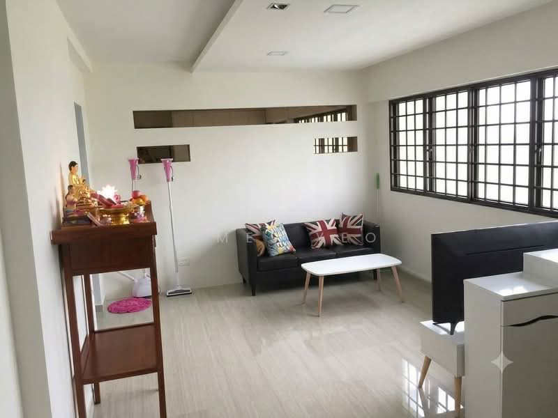 423 Yishun Avenue 11, 423 Yishun Avenue 11, 3 Bedrooms, 904 sqft, HDB Flat For Sale, by James Yeo, 500197923 - Living Room - PropertyGuru.com.sg