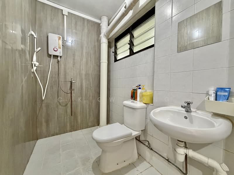 502 Woodlands Drive 14, 502 Woodlands Drive 14, 4 Bedrooms, 1,335 sqft, HDB Flat For Sale, by C K Ow Yong, 500197941 - Bathroom - PropertyGuru.com.sg