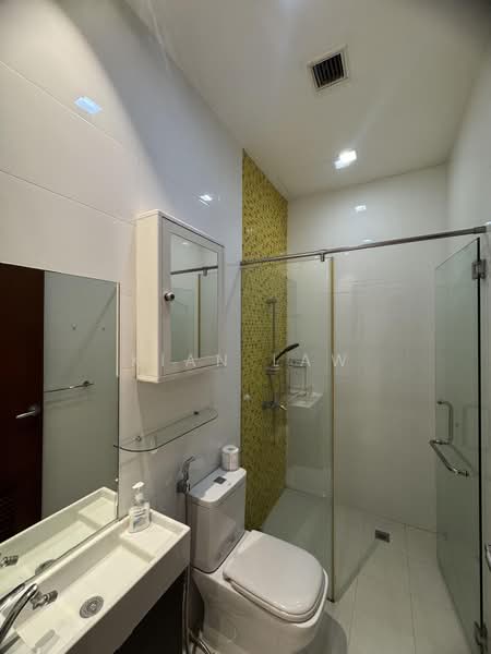 Nemesu Avenue 5 Bedroom Terrace, , 5 Bedrooms, 2,600 sqft, Terraced House For Rent, by Kian Law, 500197943 - Bathroom - PropertyGuru.com.sg