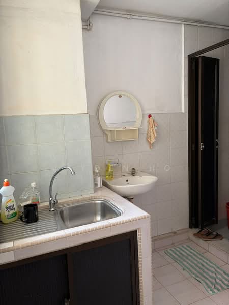 57 Lorong 5 Toa Payoh, 57 Lorong 5 Toa Payoh, 2 Bedrooms, 657 sqft, HDB Flat For Sale, by Jayden Ho, 500197992 - Bathroom - PropertyGuru.com.sg