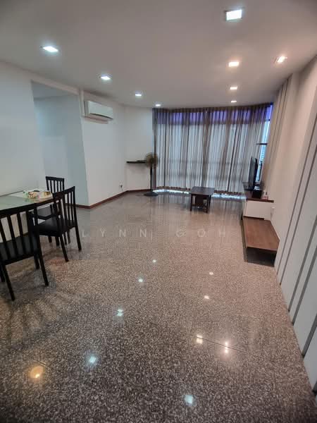 Regal Court, 17 Kim Keat Road, 2 Bedrooms, 915 sqft, Apartment For Sale, by Lynn Goh, 500197999 - Living Room - PropertyGuru.com.sg
