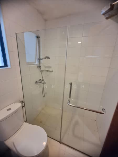 Regal Court, 17 Kim Keat Road, 2 Bedrooms, 915 sqft, Apartment For Sale, by Lynn Goh, 500197999 - Bathroom - PropertyGuru.com.sg