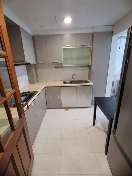 Regal Court, 17 Kim Keat Road, 2 Bedrooms, 915 sqft, Apartment For Sale, by Lynn Goh, 500197999 - Kitchen - PropertyGuru.com.sg