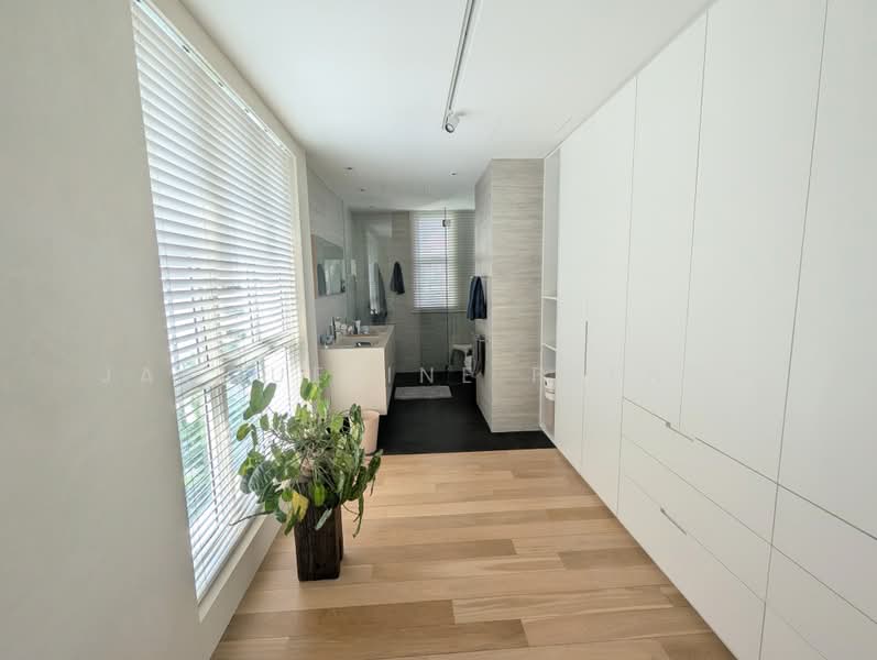 7 Draycott Drive, 7 Draycott Drive, 1 Bedroom, 2,121 sqft, Condominium For Sale, by Jacqueline French, 500198005 - Walk-In Wardrobe - PropertyGuru.com.sg