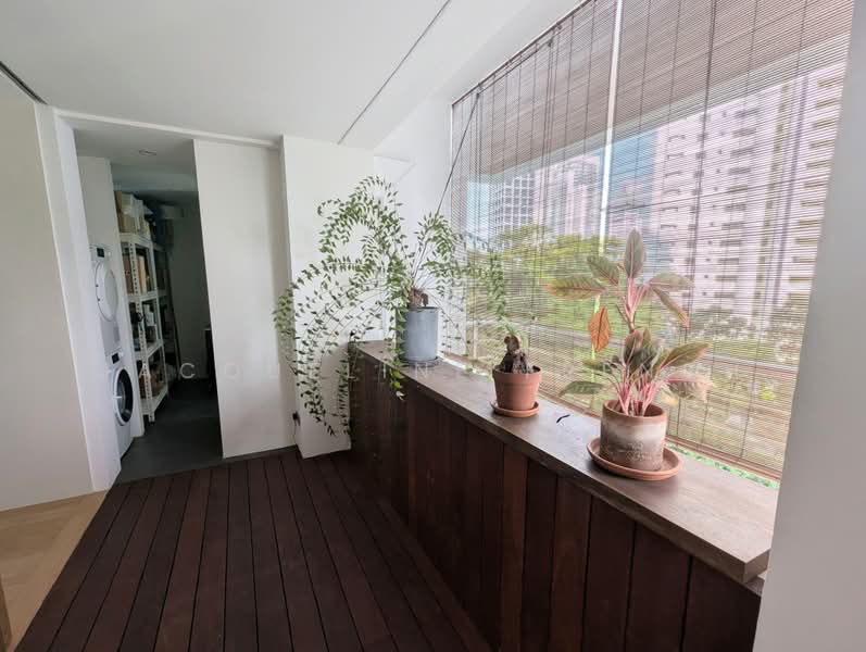 7 Draycott Drive, 7 Draycott Drive, 1 Bedroom, 2,121 sqft, Condominium For Sale, by Jacqueline French, 500198005 - Yard Leading To Helper's Area - PropertyGuru.com.sg