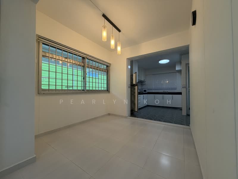 143 Pasir Ris Street 11, 143 Pasir Ris Street 11, 2 Bedrooms, 1,356 sqft, HDB Flat For Rent, by Pearlyn Koh, 500198012 - Kitchen - PropertyGuru.com.sg