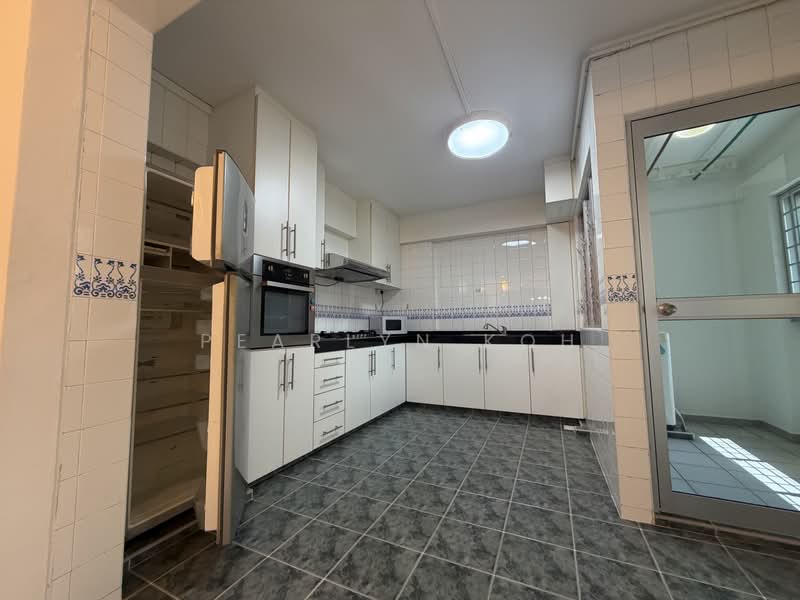 143 Pasir Ris Street 11, 143 Pasir Ris Street 11, 2 Bedrooms, 1,356 sqft, HDB Flat For Rent, by Pearlyn Koh, 500198012 - Kitchen - PropertyGuru.com.sg