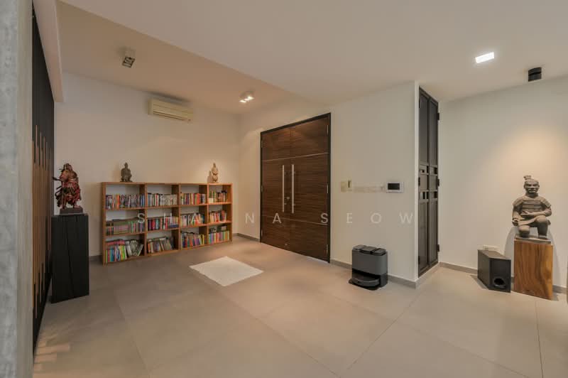 Huge >4,000sqft 2 Storey Corner Semi-D ❤️ Move-In Ready!, , 5 Bedrooms, 4,000 sqft, Semi-Detached House For Sale, by Shauna Seow, 500198022 - Entrance - PropertyGuru.com.sg
