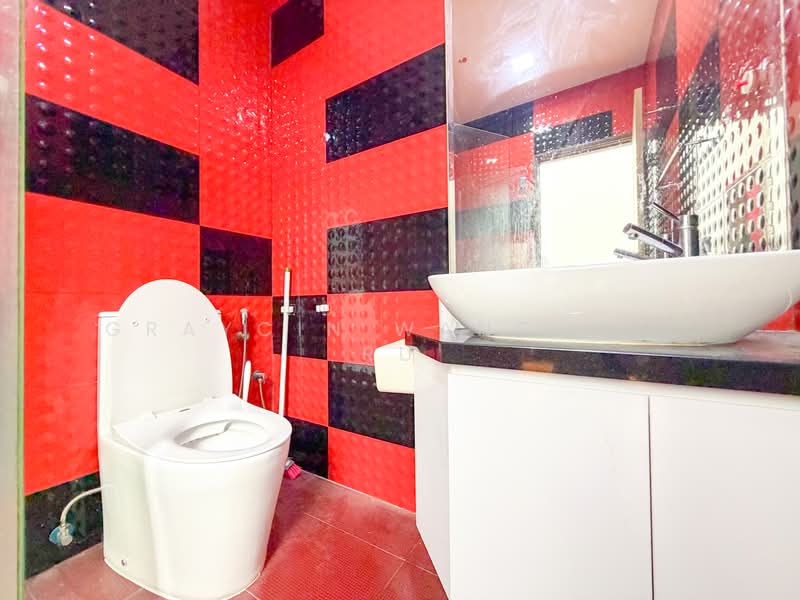 Jalan Kayu Estate, Jalan Tari Piring, Room Rental, 150 sqft, Terraced House For Rent, by Graycin Wang Wei Ru, 500198033 - Bathroom - PropertyGuru.com.sg
