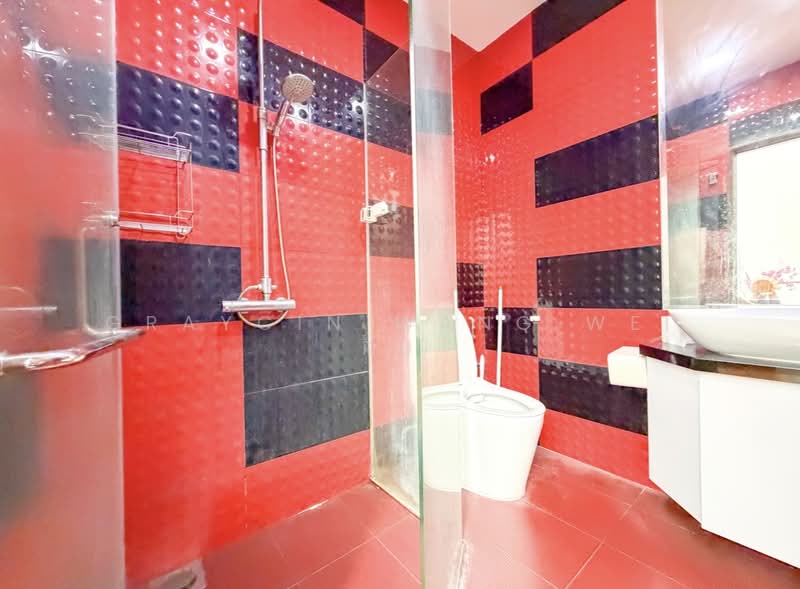 Jalan Kayu Estate, Jalan Tari Piring, Room Rental, 150 sqft, Terraced House For Rent, by Graycin Wang Wei Ru, 500198033 - Bathroom - PropertyGuru.com.sg
