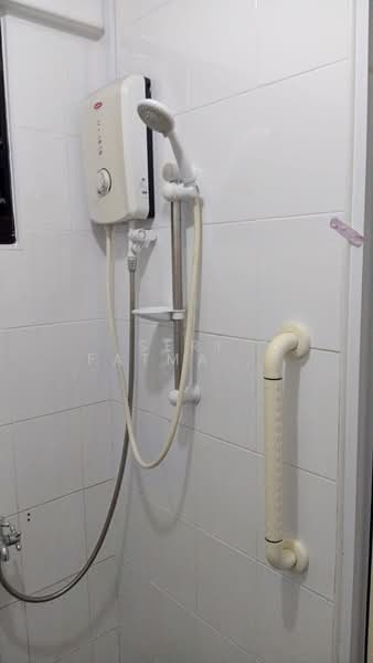 252 Hougang Avenue 3, 252 Hougang Avenue 3, Room Rental, 200 sqft, HDB Flat For Rent, by Seri Fatmawati Binte Hambali, 500198047 - Bathroom - PropertyGuru.com.sg