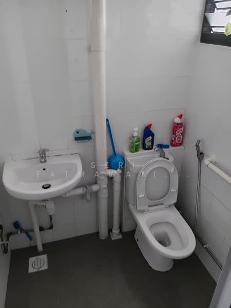 252 Hougang Avenue 3, 252 Hougang Avenue 3, Room Rental, 200 sqft, HDB Flat For Rent, by Seri Fatmawati Binte Hambali, 500198047 - Bathroom - PropertyGuru.com.sg