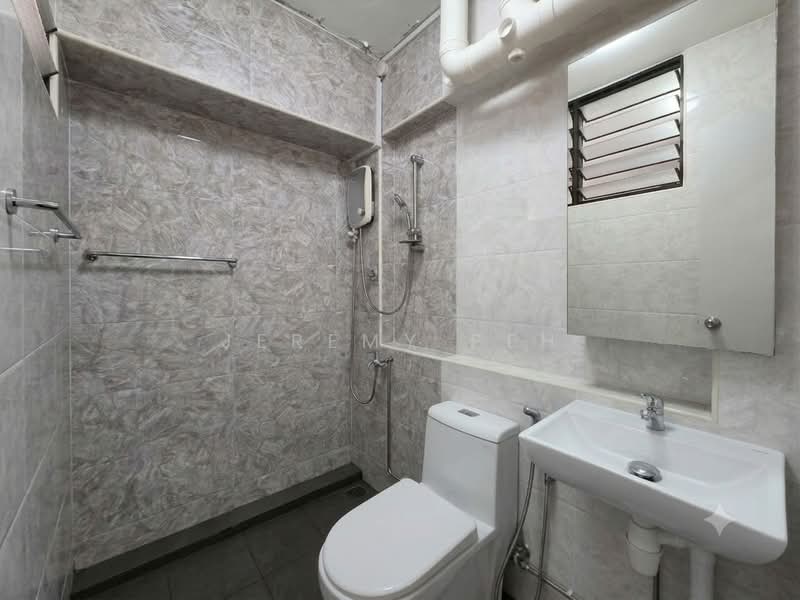 713 Tampines Street 71, 713 Tampines Street 71, 3 Bedrooms, 1,076 sqft, HDB Flat For Sale, by Jeremy Peh, 500198070 - Bathroom - PropertyGuru.com.sg