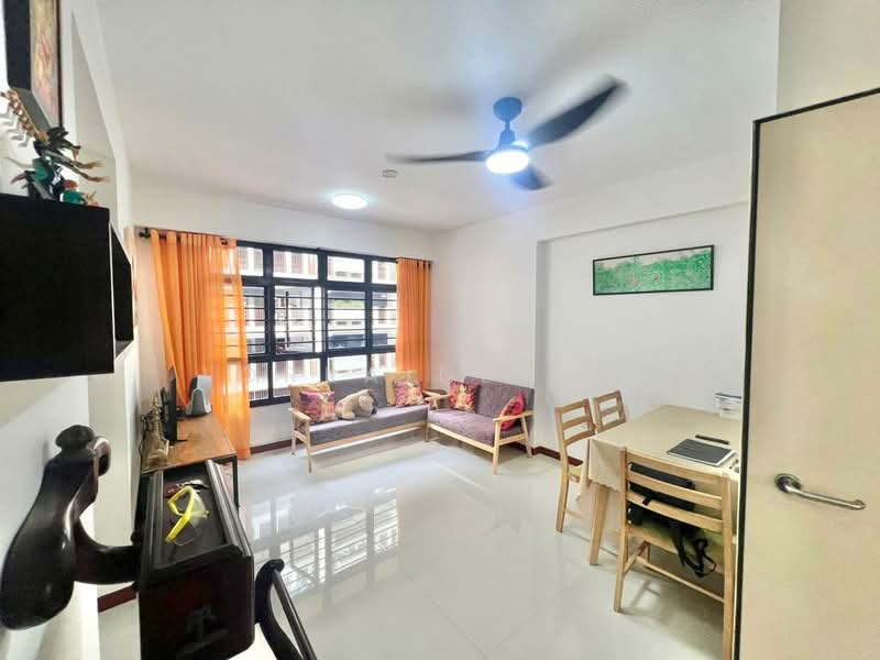262 Toa Payoh Apex, 262 Toa Payoh East, 2 Bedrooms, 732 sqft, HDB Flat For Rent, by Lorraine Lum, 500198077 - Living Room - PropertyGuru.com.sg