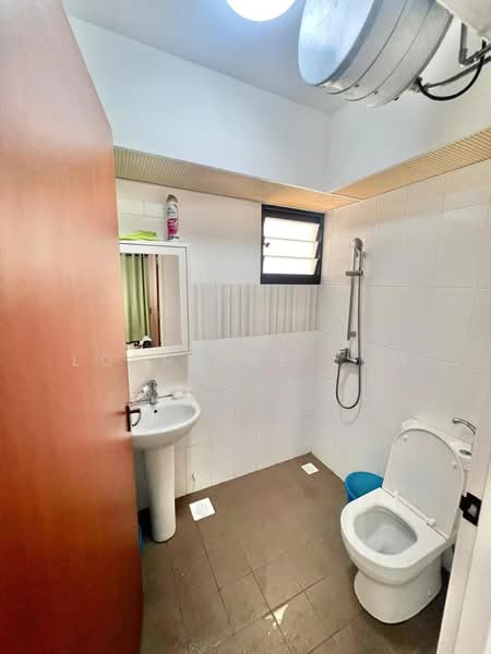 262 Toa Payoh Apex, 262 Toa Payoh East, 2 Bedrooms, 732 sqft, HDB Flat For Rent, by Lorraine Lum, 500198077 - Bathroom - PropertyGuru.com.sg