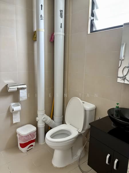 Oxley BizHub, 69 Ubi Road 1, 958 sqft, Light Industrial (B1) For Sale, by Eileen Tan, 500198082 - Bathroom - CommercialGuru.com.sg